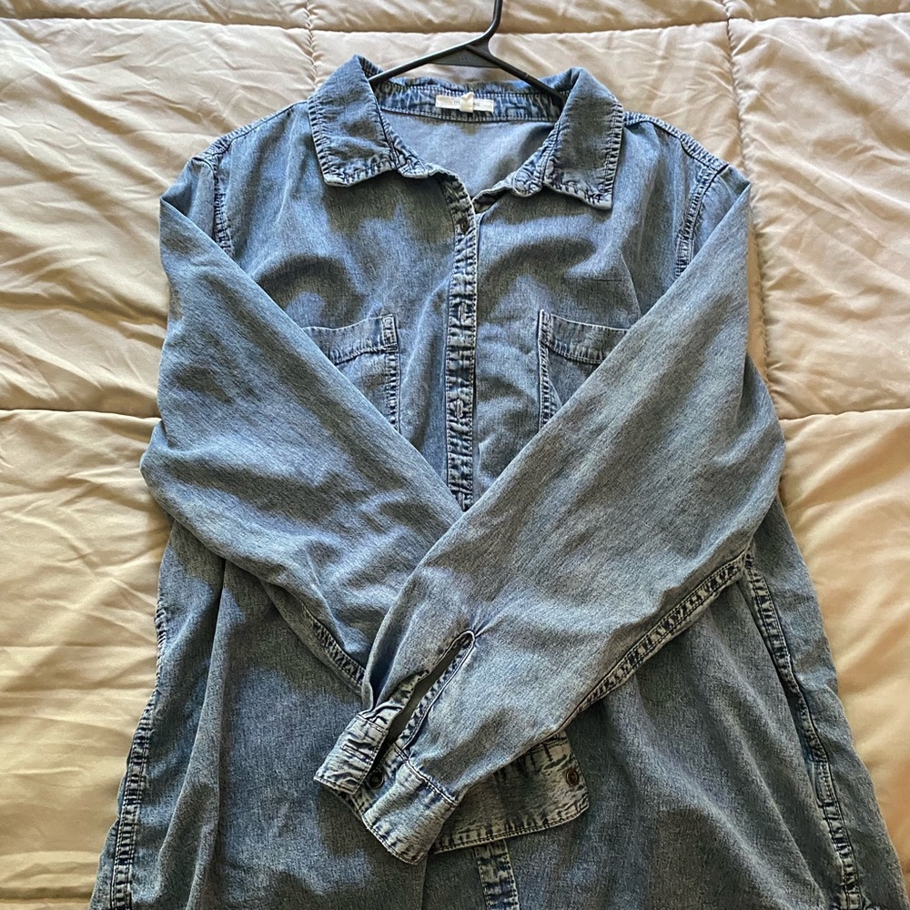 Maurice’s shirt